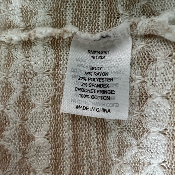 C - White & Tan Light Long Sleeve Knit / Shirt  - 3/25$ - Picture 10 of 10